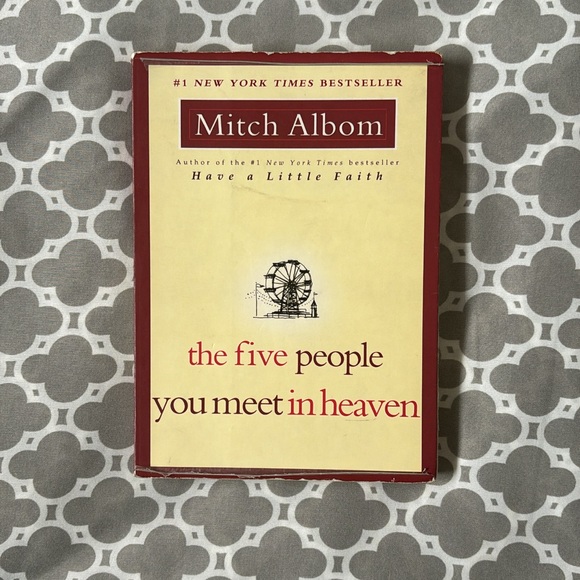 The five people you meet in heaven by Mitch Albom - Picture 1 of 3